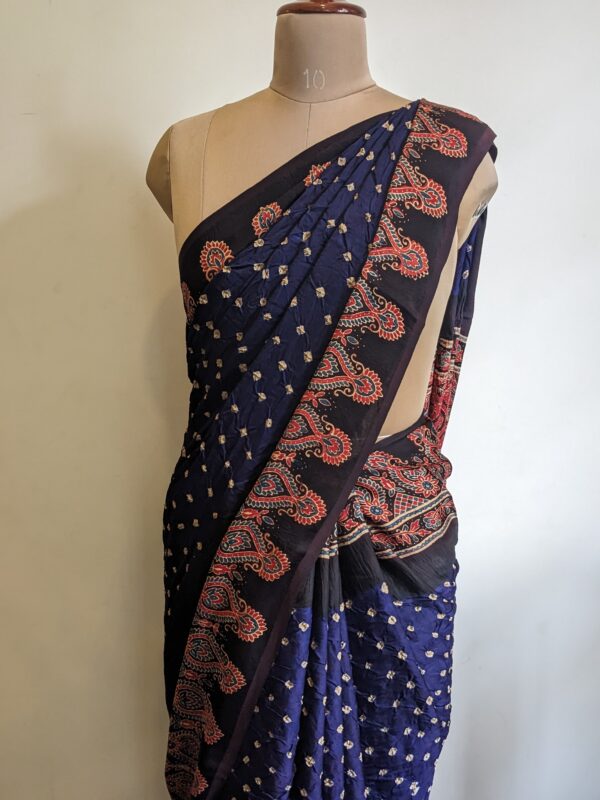 AJRAKH BANDHANI MODAL SILK SAREE (WITH BLOUSE) - Image 2