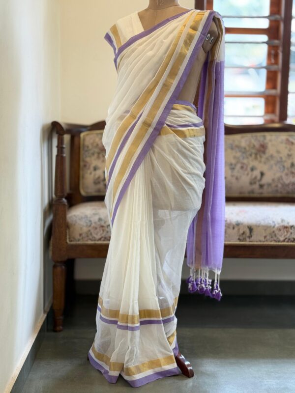 HANDWOVEN WHITE MUL COTTON SAREE WITH LAVENDER AND KASAVU BORDER