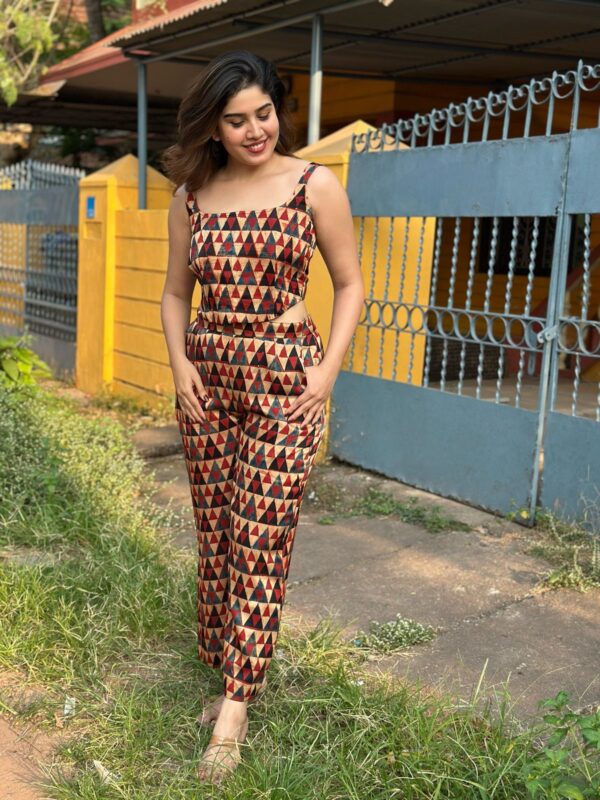GEOMETRICAL MASHRU CO-ORD SET - Image 3