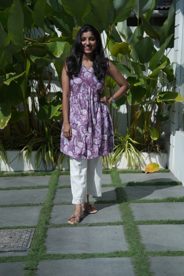LAVENDER HIGH YOKE GATHERED SHORT TOP