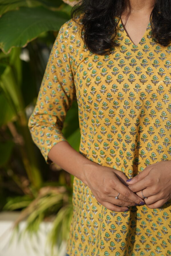 MUSTARD YELLOW SANGANERI SHORT TOP - Image 5
