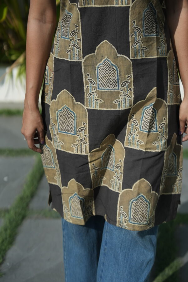 AJRAKH JWALI STRAP SHORT TOP - Image 4