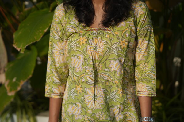GREEN BUCKET NECK SHORT TOP - Image 5