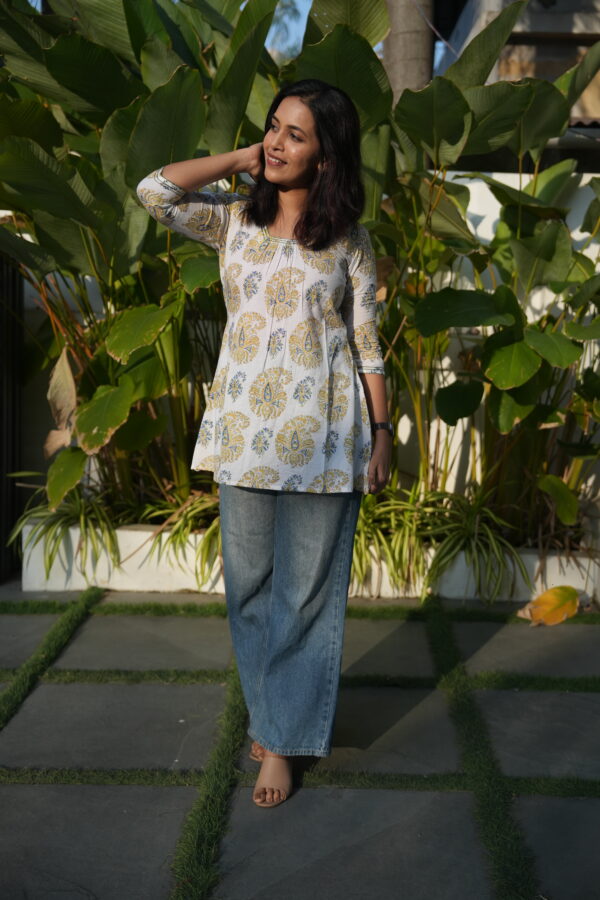 WHITE SANGANERI TIER SHORT TOP - Image 2