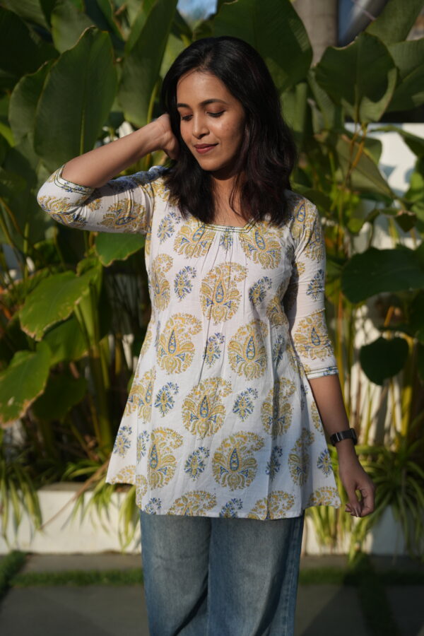 WHITE SANGANERI TIER SHORT TOP - Image 3