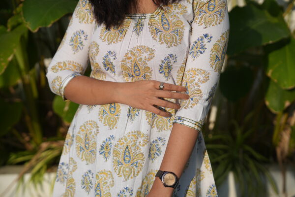 WHITE SANGANERI TIER SHORT TOP - Image 4