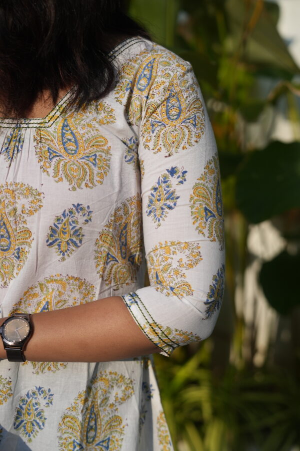 WHITE SANGANERI TIER SHORT TOP - Image 5