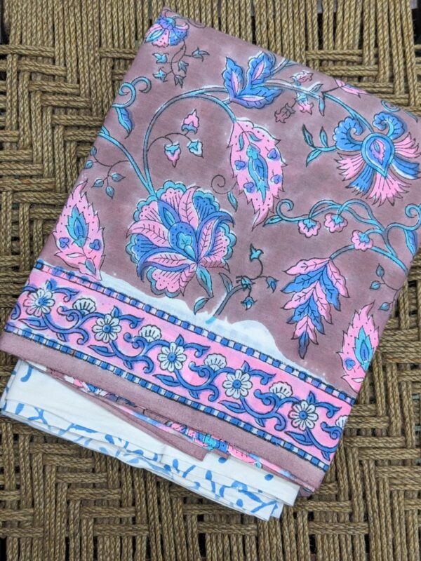 UNSTITCHED HANDBLOCKED MUL COTTON SUIT SET (WITH KOTA DORIYA DUPATTA)