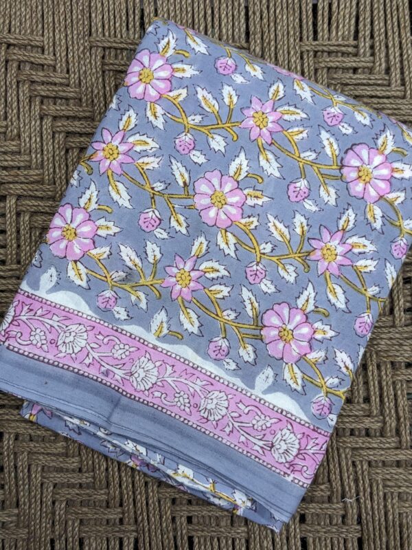 UNSTITCHED HANDBLOCKED MUL COTTON SUIT SET (WITH KOTA DORIYA DUPATTA)