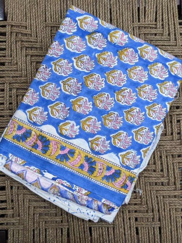 UNSTITCHED HANDBLOCKED MUL COTTON SUIT SET (WITH KOTA DORIYA DUPATTA)
