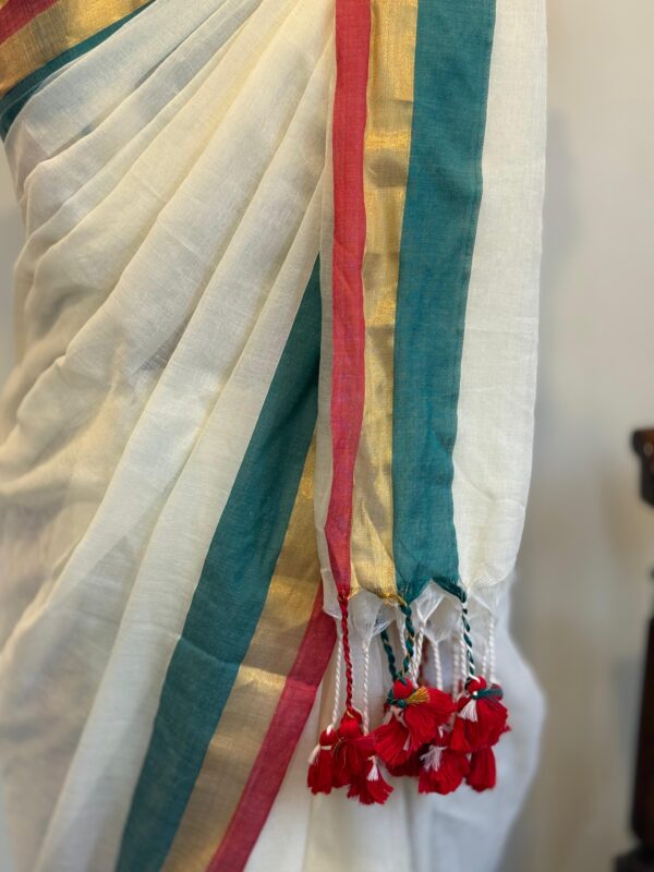 HANDWOVEN WHITE MUL COTTON SAREE WITH TEAL, RED & KASAVU BORDERS