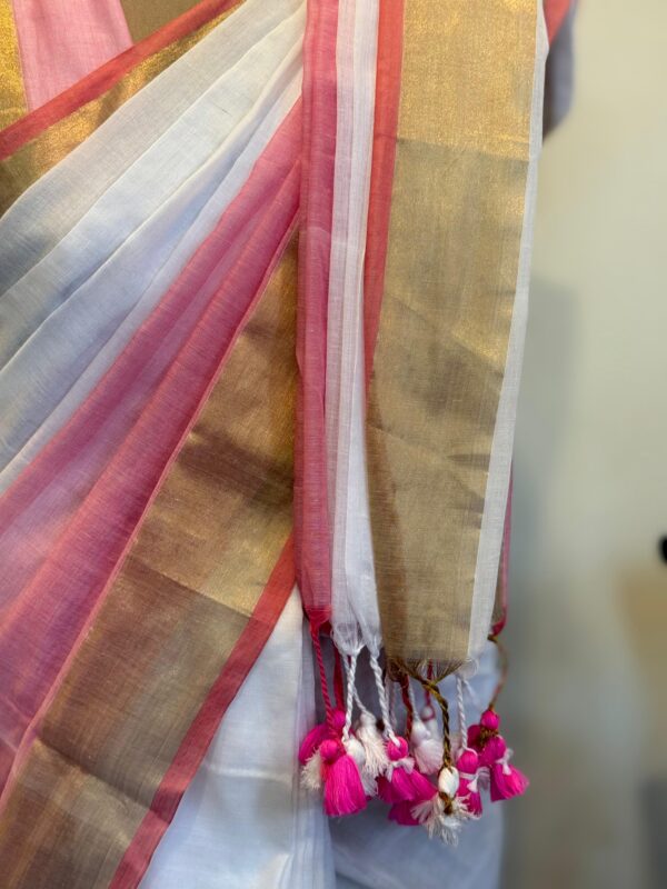 Handwoven Mul Cotton Saree in White and Blush Pink with Kasavu Border