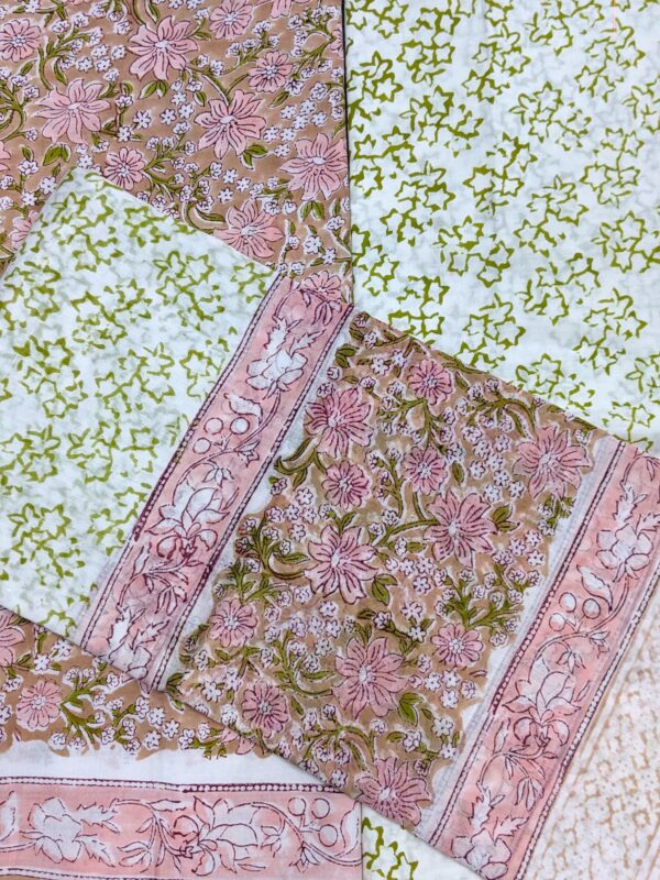 UNSTITCHED HANDBLOCKED MUL COTTON SUIT SET (WITH KOTA DORIYA DUPATTA) - Image 2